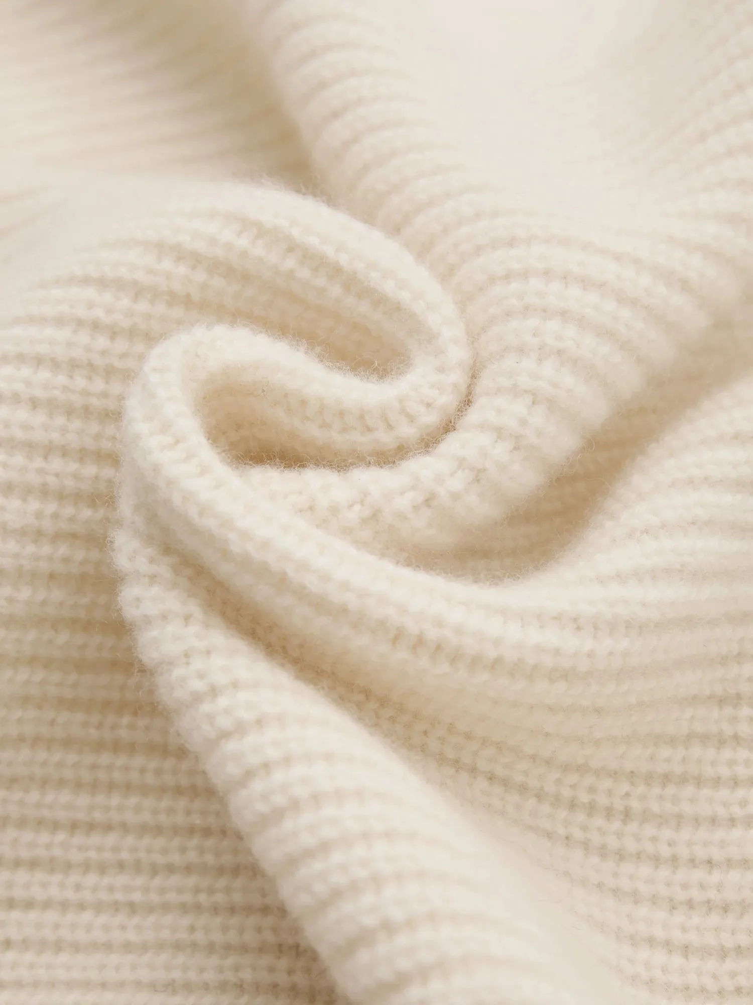 Amoretu 100% Wool Deep V-Neck Knitted Sweater