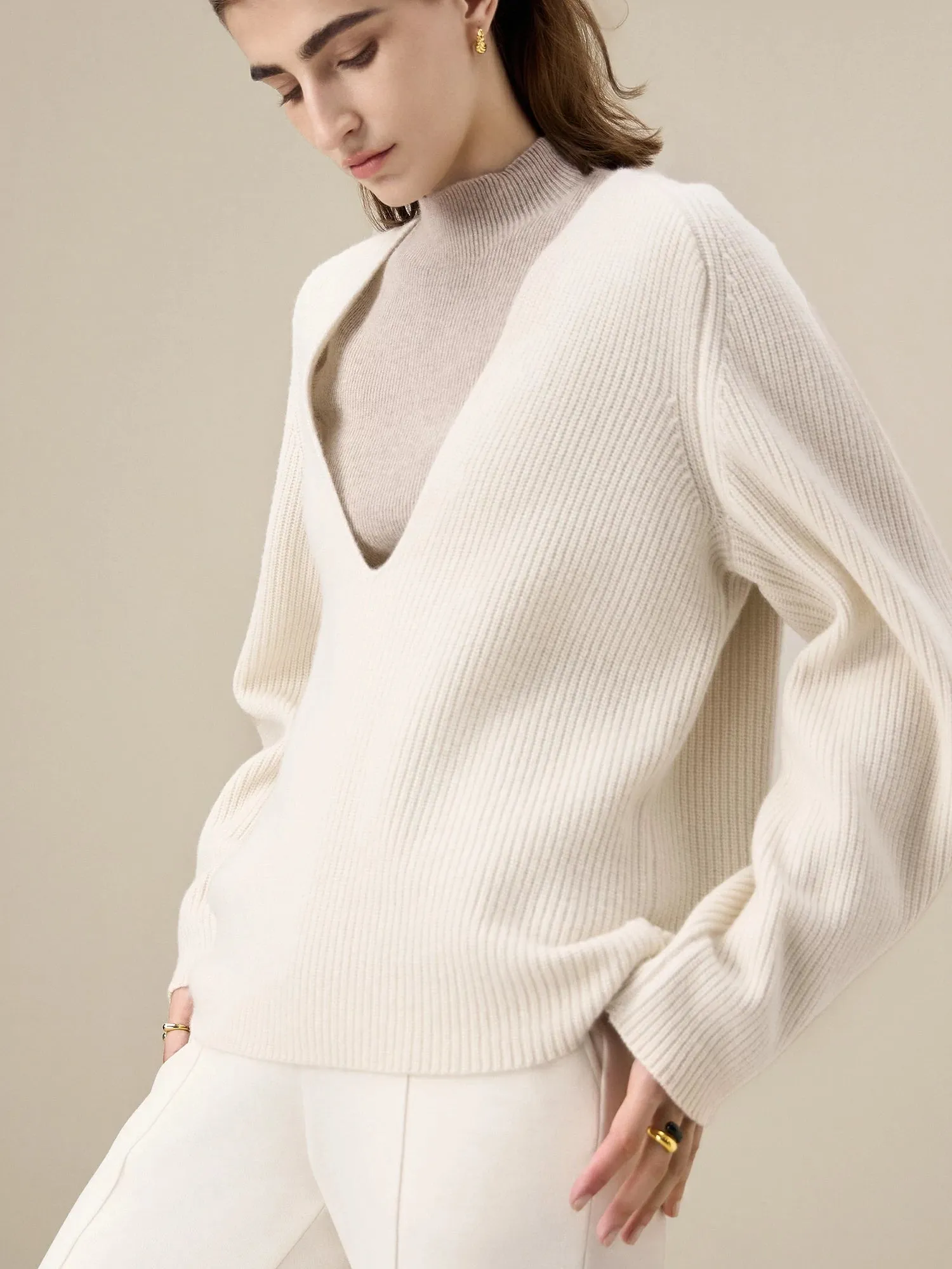 Amoretu 100% Wool Deep V-Neck Knitted Sweater