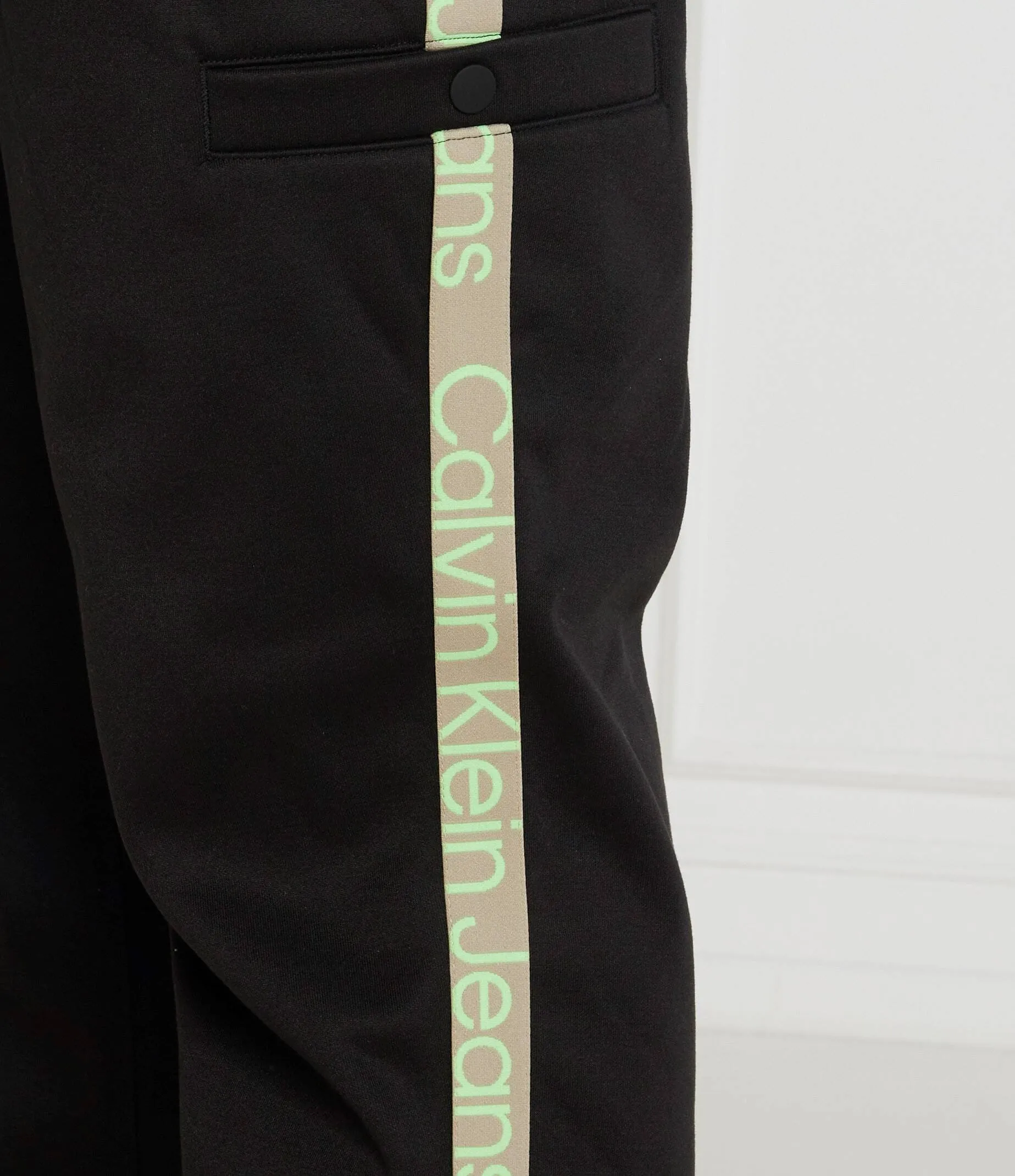 Cut Off Logo Tape Hwk Pant