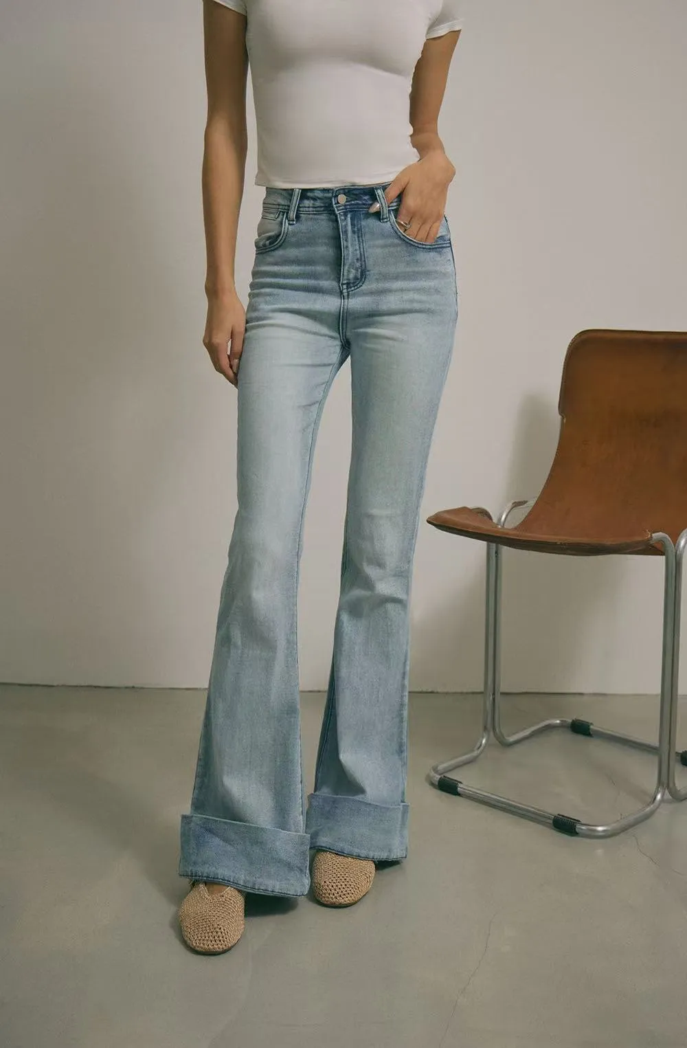 反褶喇叭牛仔長腿褲<br>Cuffed Flared Denim Pants